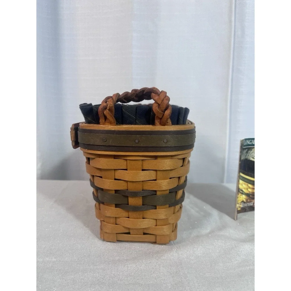 Longaberger Collectors Club 1997 Renewal Basket With Fabric and Clear Liners